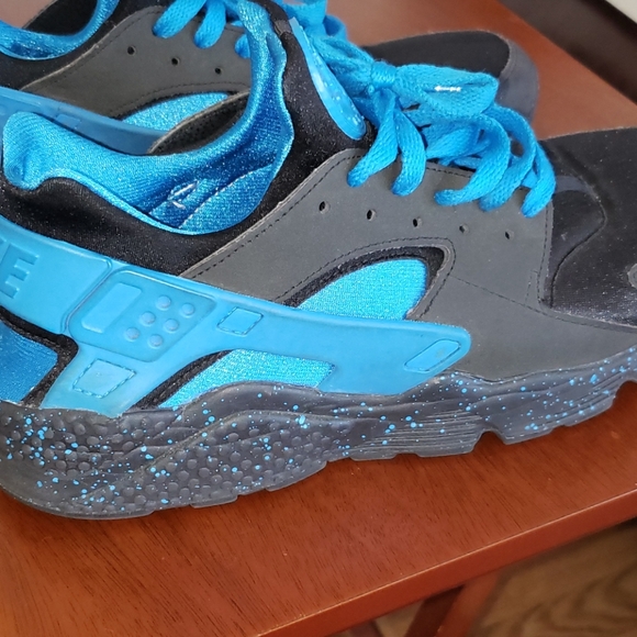 Sneakers - Picture 5 of 7